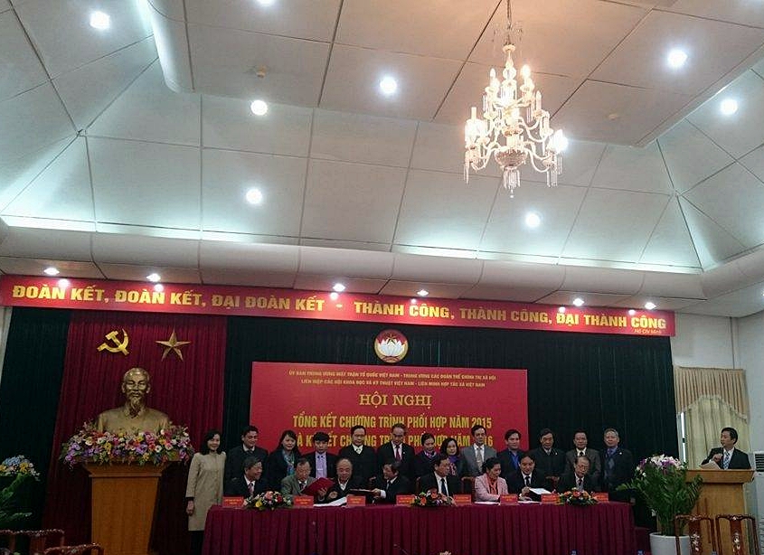 Mặt trận tổ quốc Việt Nam tổ chức ký kết Chương trình phối hợp năm 2016 với các Đoàn thể chính trị - xã hội và Liên hiệp các Hội Khoa học và Kỹ thuật Việt Nam