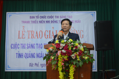 Trao giải thưởng Cuộc thi Sáng tạo Thanh Thiếu niên Nhi đồng tỉnh lần thứ 6 (2020-2021) cho các em học sinh huyện Mộ Đức và thị xã Đức Phổ