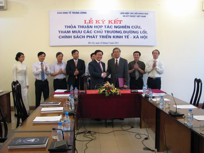 Lễ Ký kết thỏa thuận hợp tác giữa Liên hiệp các Hội Khoa học và Kỹ thuật Việt Nam và Ban Kinh tế Trung ương
